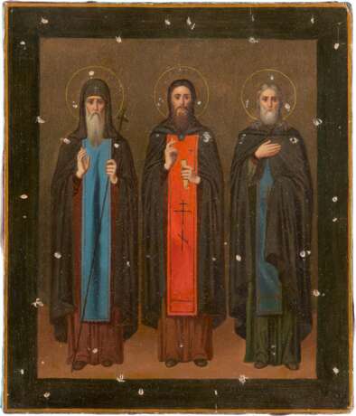 AN ICON SHOWING STS. MAKARI, JOANNICIUS THE GREAT AND SAVVA WITH SILVER-GILT AND CHAMPLEVÉ ENAMEL OKLAD - Foto 2
