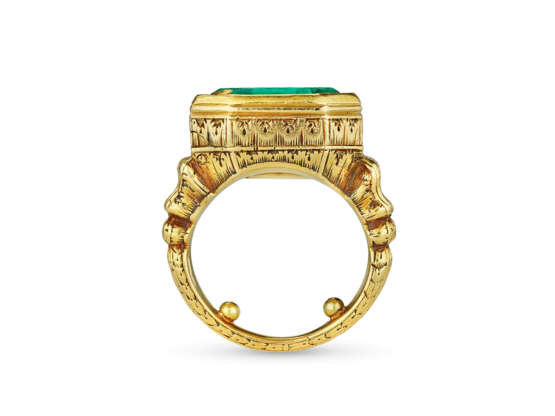 ANTIQUE EMERALD INTAGLIO AND GOLD RING - фото 4