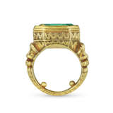 ANTIQUE EMERALD INTAGLIO AND GOLD RING - фото 4