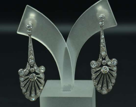 Boucles d&amp;39;oreilles en platine avec 56 diamants naturels 21th century - Foto 1