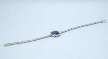 White gold bracelet with diamonds and sapphire