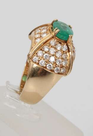 Yellow gold ring with 48 diamonds and 1 natural emerald Gold Other style 21th century - photo 13