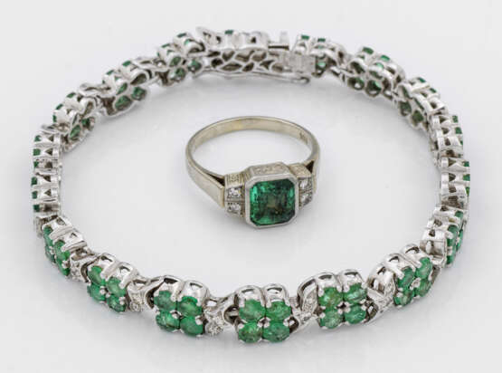 Smaragd-Armband mit einem Turmalinring - фото 1