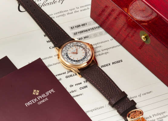 PATEK PHILIPPE. AN ATTRACTIVE 18K PINK GOLD AUTOMATIC WORLD TIME WRISTWATCH - Foto 3