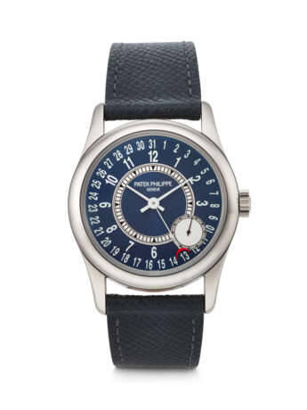 PATEK PHILIPPE. AN ATTRACTIVE AND ELEGANT 18K WHITE GOLD AUTOMATIC WRISTWATCH WITH DATE AND BLUE DIAL - фото 1