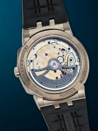 A. LANGE & S&#214;HNE. AN ATTRACTIVE AND STICKERED 18K WHITE GOLD AUTOMATIC WRISTWATCH WITH DAY AND DATE - photo 4