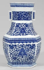 Hexagonale Blauweiß-Vase in Hu-Form