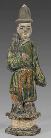 Figur eines Würdenträgers mit Sancaiglasur aus der Ming-Zeit - photo 1
