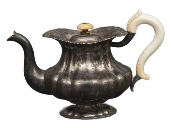 Silver coffe pot with bone handle Silver Early 19th century - photo 1