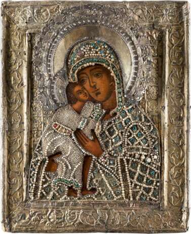 AN ICON OF THE FEODOROVSKAYA MOTHER OF GOD WITH SILVER-GILT AND EMBROIDERED OKLAD - Foto 1