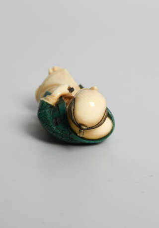 Netsuke von Yasuaki (Homei) - фото 7