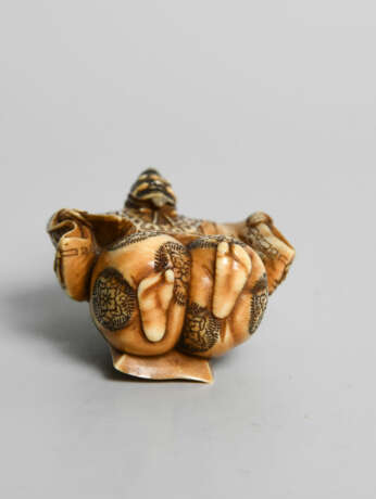 Netsuke von Kaigyokusai Masatsugu (1813-1892), zugeschrieben - фото 6