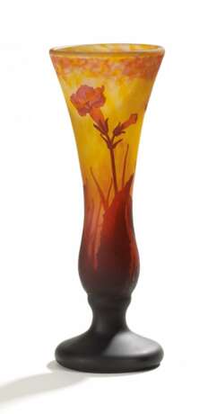 Vase mit Trichterblüten - Foto 1