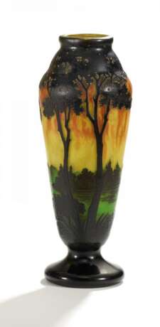 Keulenförmige Vase mit Abendlandschaft - photo 1