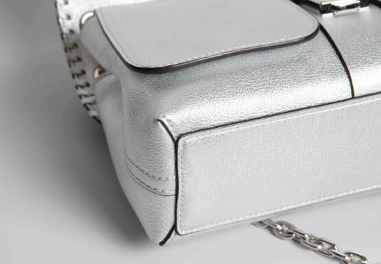 Louis Vuitton, Schultertasche "Very Chain Bag Silver" - Foto 14