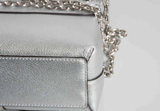 Louis Vuitton, Schultertasche "Very Chain Bag Silver" - Foto 16