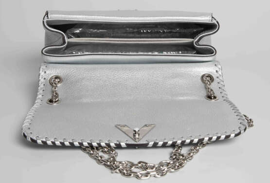 Louis Vuitton, Schultertasche "Very Chain Bag Silver" - photo 18