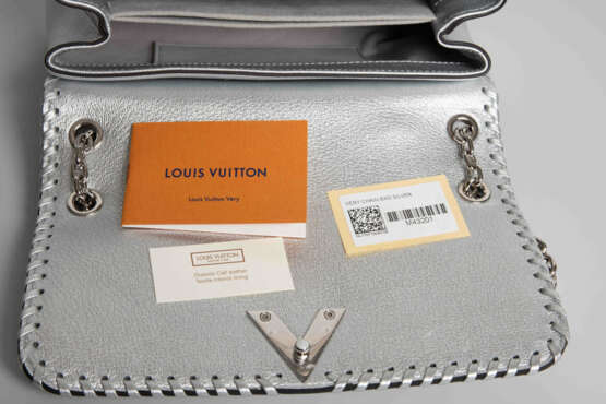 Louis Vuitton, Schultertasche "Very Chain Bag Silver" - photo 21