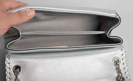 Louis Vuitton, Schultertasche "Very Chain Bag Silver" - Foto 22