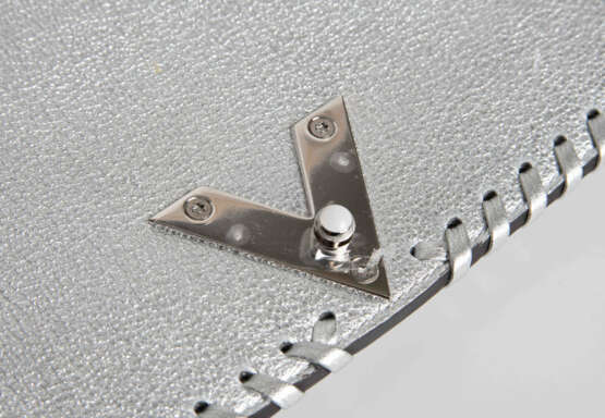 Louis Vuitton, Schultertasche "Very Chain Bag Silver" - photo 23