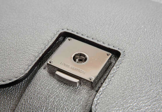 Louis Vuitton, Schultertasche "Very Chain Bag Silver" - photo 3