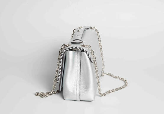 Louis Vuitton, Schultertasche "Very Chain Bag Silver" - Foto 6