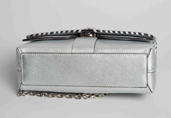 Louis Vuitton, Schultertasche "Very Chain Bag Silver" - Foto 11