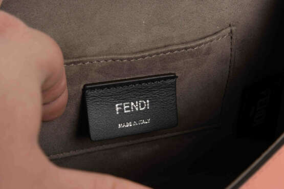 Fendi, kleine Schultertasche "Kan I" - photo 10