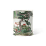 A FAMILLE VERTE ‘IMMORTAL’ CYLINDRICAL BRUSHPOT - Foto 3