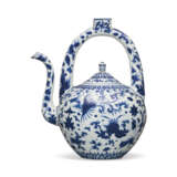 A VERY RARE BLUE AND WHITE 'PHOENIX’ WINE EWER - фото 1