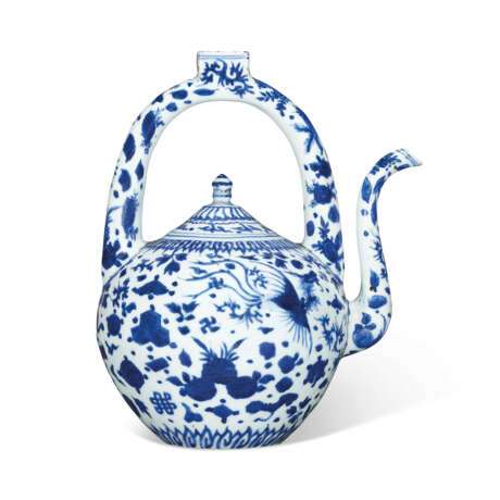 A VERY RARE BLUE AND WHITE 'PHOENIX’ WINE EWER - фото 2