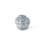 A BLUE AND WHITE ‘BOYS’ SQUARE JAR - photo 1