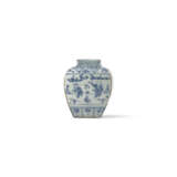 A BLUE AND WHITE ‘BOYS’ SQUARE JAR - photo 4