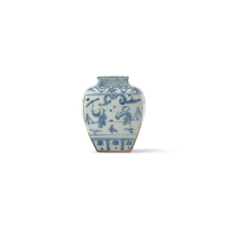 A BLUE AND WHITE ‘BOYS’ SQUARE JAR - фото 5