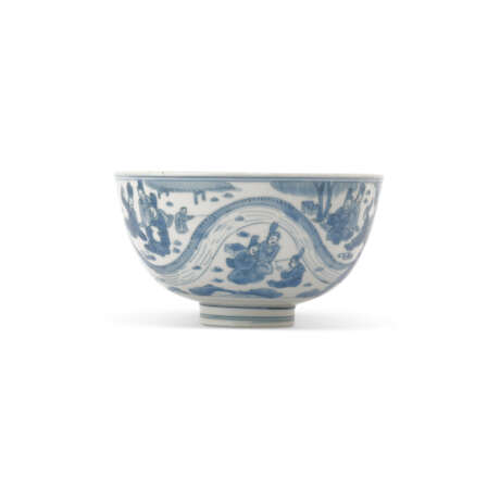 A BLUE AND WHITE ‘PAVILION’ BOWL - photo 2