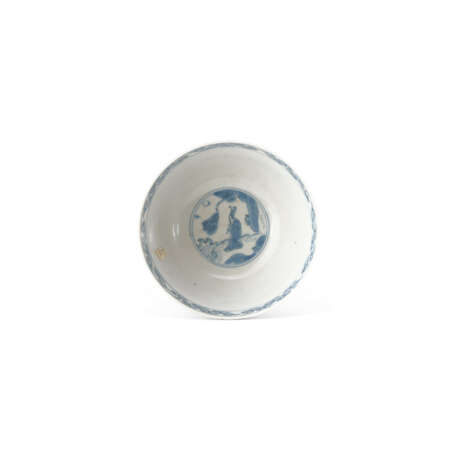 A BLUE AND WHITE ‘PAVILION’ BOWL - фото 4