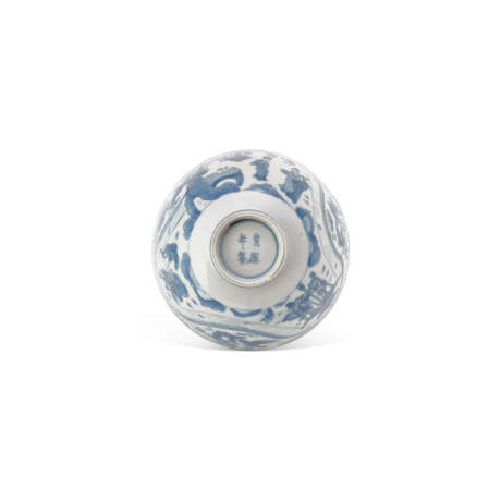 A BLUE AND WHITE ‘PAVILION’ BOWL - photo 5