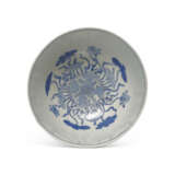 A BLUE AND WHITE ‘LOTUS’ BOWL - photo 4