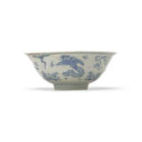 A BLUE AND WHITE ‘PHOENIX’ BOWL - фото 1