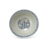 A BLUE AND WHITE ‘PHOENIX’ BOWL - Foto 3