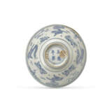 A BLUE AND WHITE ‘PHOENIX’ BOWL - фото 4