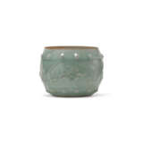 A MOULDED LONGQUAN CELADON ‘PEONY’ DRUM-SHAPED JAR - фото 1