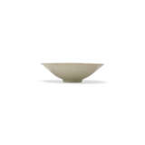 A CARVED QINGBAI ‘LOTUS’ BOWL AND A CARVED QINGBAI ‘FISH’ CONICAL BOWL - фото 2