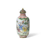 A PAINTED ENAMEL ‘LADY AND BOYS’ SNUFF BOTTLE - Foto 2