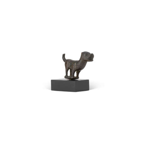 TWO BRONZE FIGURES OF DOGS - photo 6