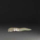 THREE JADE PENDANTS AND A JADE HAIR PIN AND A PALE GREY JADE ‘DRAGON’ HAIRPIN - photo 2