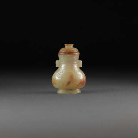 A MINIATURE CARVED YELLOWISH-CELADON JADE ARCHAISTIC VASE AND COVER - photo 2