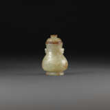 A MINIATURE CARVED YELLOWISH-CELADON JADE ARCHAISTIC VASE AND COVER - фото 3