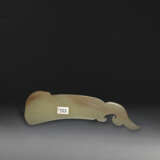 A CARVED BROWN AND CELADON JADE ARCHAISTIC BLADE - photo 2