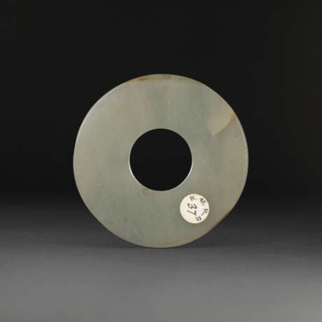 A JADE ‘PEACHES’ PLAQUE, A JADE BI DISC AND A JADE ‘DRAGON’ CYLINDER - photo 6